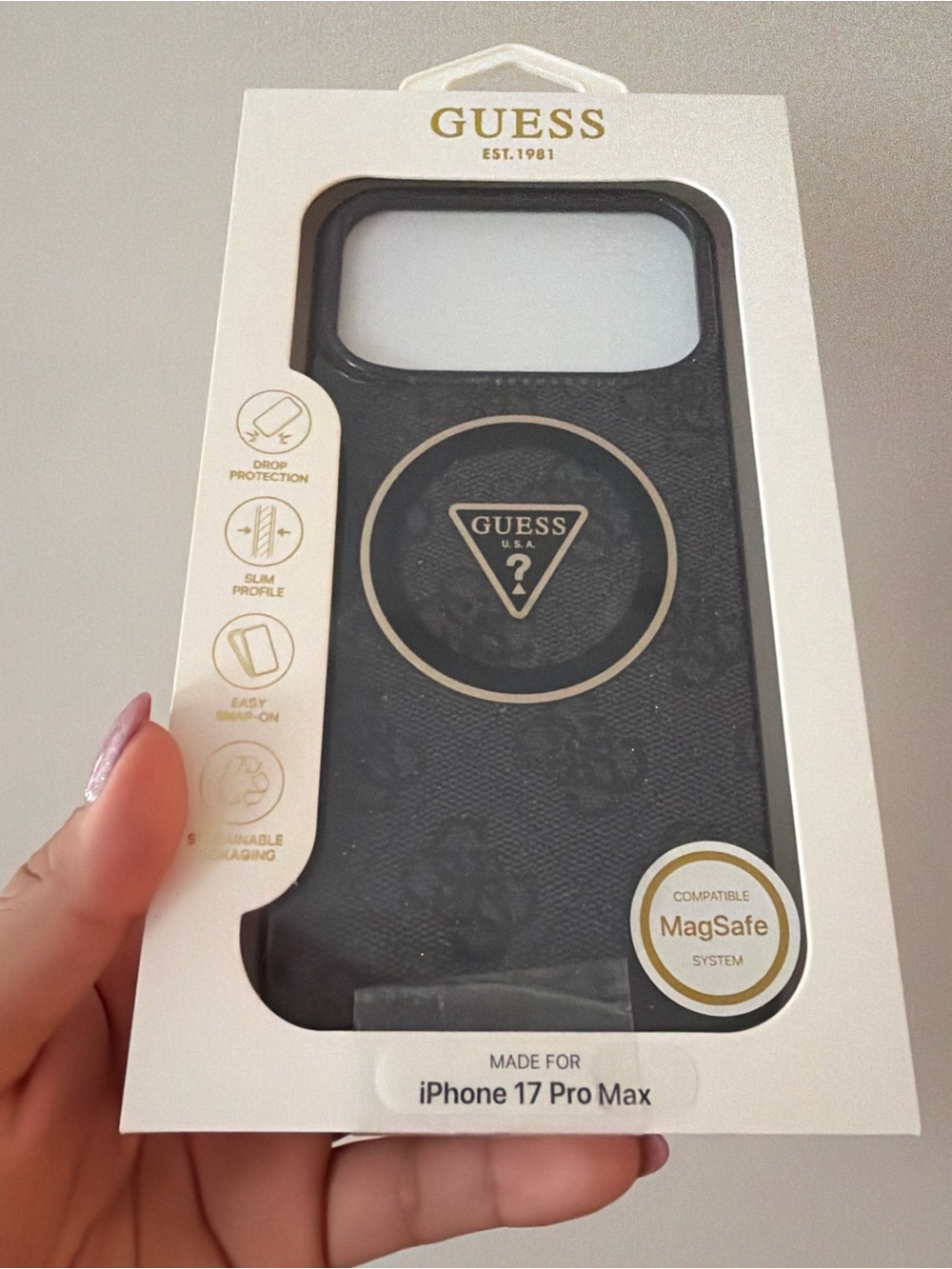 🖤GUESS~Black MagSafe Compatible iPhone 17 Pro Max Case